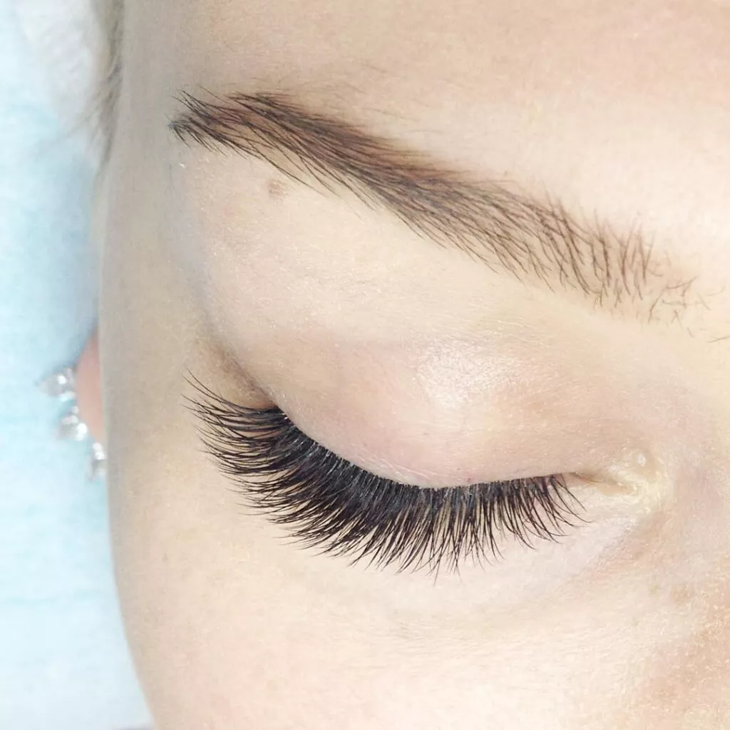 Классика ресниц l. Ресницы 3д изгиб l. Наращивание ресниц лисий эффект 1. Ресницы 1д классика изгиб л. Классика ресниц l.